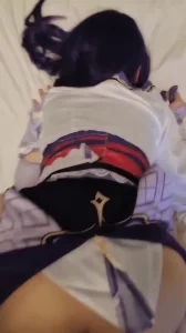 将军发疯地撞着公主