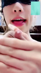 视频裸聊有奶水插着玩具跳裸舞的骚货