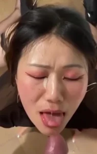 遇到这种极品老A8你能坚持几分钟？无套后入翘臀啪啪浪叫，浓精射脸骚话